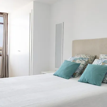 Prime Location With Seaviews In טורמולינוס