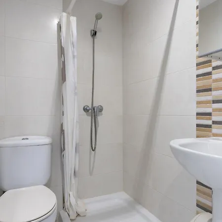 Prime Location With Seaviews In טורמולינוס